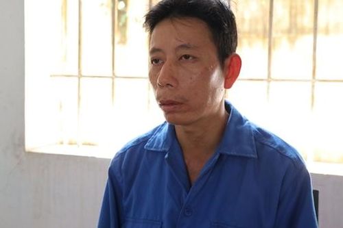 Đến tiệm cầm đồ, cướp tài sản của… chính mình