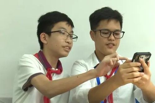 Quản lý chặt học sinh sử dụng điện thoại ở trường