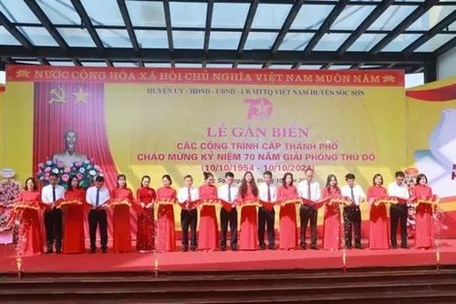 Sóc Sơn gắn biển công trình kỷ niệm Giải phóng Thủ đô