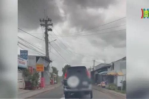 Xử lý nghiêm ô tô gắn bánh xe máy lưu thông