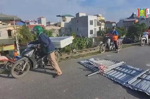 Cần xử lý hành vi cố đi qua đê cấm Yên Nghĩa