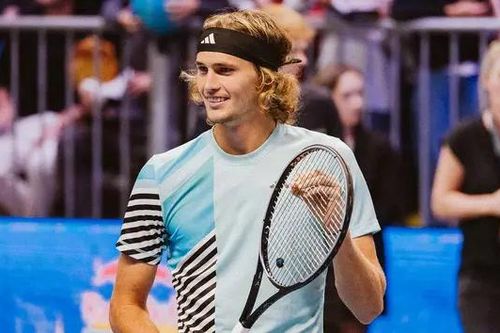 Alexander Zverev đi tiếp tại giải quần vợt Paris Master