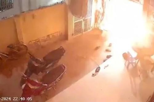 Trong lúc chờ ly hôn, chồng dùng xăng đốt vợ tử vong