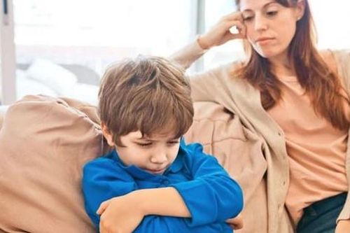 8 sai lầm của cha mẹ khiến con trải qua một tuổi thơ không mấy vui vẻ