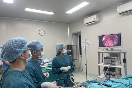 Cô gái 25 tuổi ở Hà Nội mắc ung thư tuyến giáp được phẫu thuật không để lại sẹo nhờ kỹ thuật này