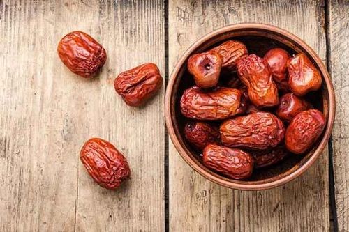 Ai nên thận trọng khi dùng táo tàu?