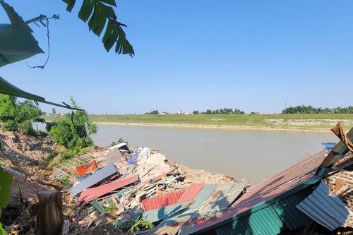 Hiện trường sạt lở bờ sông Đuống đoạn qua trung tâm Hà Nội