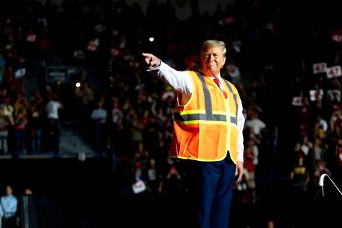 Ông Trump cam kết bảo vệ phụ nữ 'dù họ thích hay không'