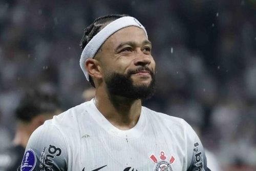 Pha xử lý gây sốt của Memphis Depay