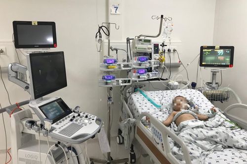 Bé trai đau bụng không ngừng, đi viện phát hiện vật lạ trong ruột