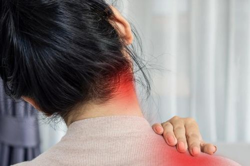 Vì sao giới trẻ dễ bị đau cổ vai gáy?