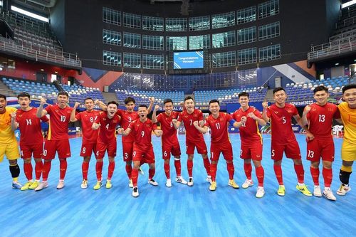 Tin nóng bóng đá Việt 1/11: HLV vô địch World Cup tiết lộ thông tin về ĐT Việt Nam, cầu thủ Việt kiều dự giải thế giới