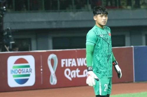 Thủ môn của tuyển trẻ Việt Nam có khả năng chơi chân tốt xuất ngoại khiến báo Đông Nam Á chú ý