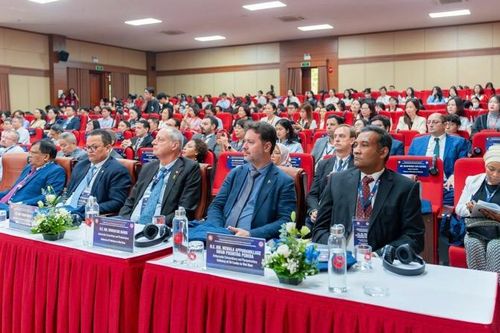 Sinh viên tiếp cận nền giáo dục quốc tế chất lượng cao mà không cần du học