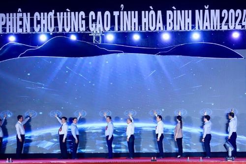 Khai mạc phiên chợ vùng cao tỉnh Hòa Bình năm 2024