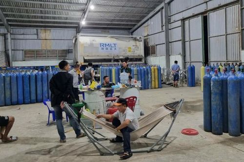 Phát hiện vụ vận chuyển 'khí cười' cực lớn