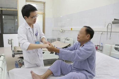 Tiêu sợi huyết 'giờ vàng', cứu bệnh nhân đột quỵ não cấp