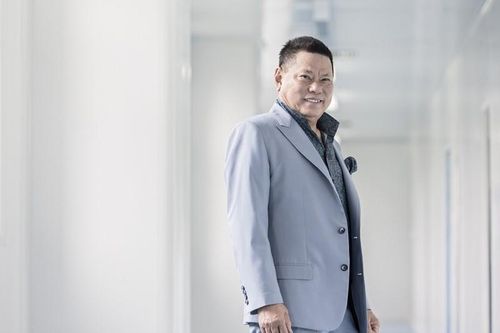 Sau ồn ào với Ngọc Trinh, tỷ phú Hoàng Kiều giờ ra sao?