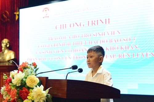 Nỗ lực vượt khó của tân sinh viên Học viện Hành chính Quốc gia