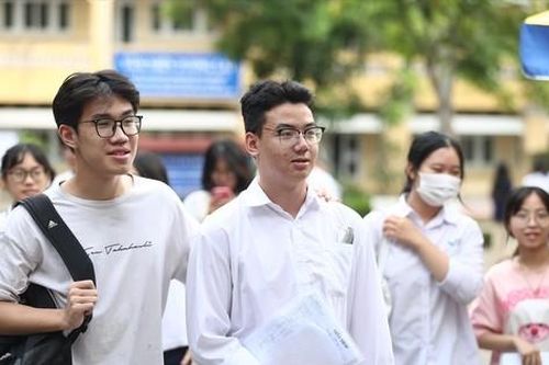 Đề thi, kiểm tra môn Ngữ văn gây tranh cãi: Hệ lụy từ việc lấy ngữ liệu ngoài SGK
