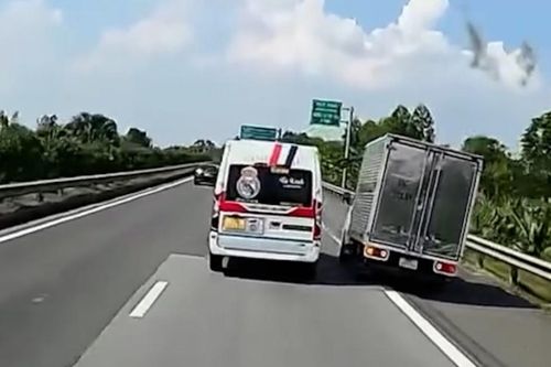 Xe khách chèn ép ô tô tải trên cao tốc: Tài xế bị khởi tố tội gây rối trật tự
