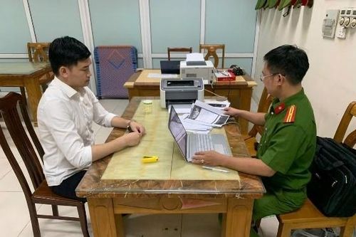 Nguyên nhân viên ngân hàng lừa đảo lấy tiền chơi… Poker trực tuyến