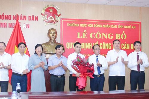 Đồng chí Đặng Đình Quang giữ chức vụ Phó Chánh Văn phòng Đoàn đại biểu Quốc hội và HĐND tỉnh Nghệ An