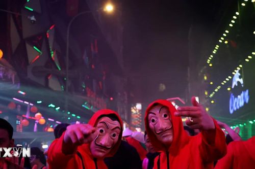 Hàng nghìn người tham gia đêm Halloween 'kinh dị' ở Phố Tây Bùi Viện