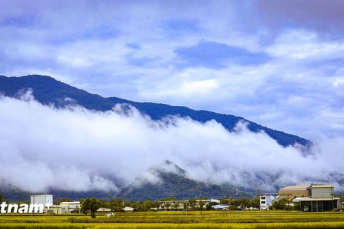 Khung cảnh thiên nhiên tuyệt đẹp trên cánh đồng lúa tại thị trấn Chishang