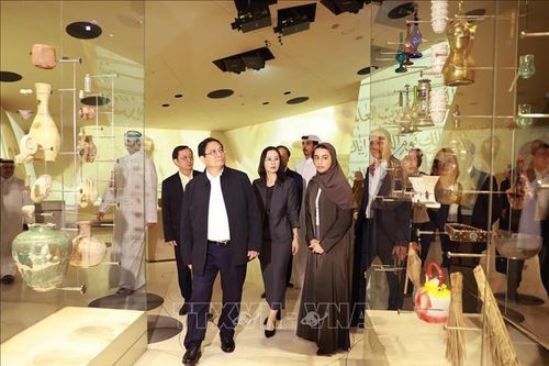 Thủ tướng Phạm Minh Chính tham quan Bảo tàng Quốc gia Qatar
