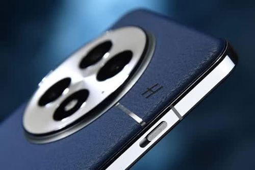 'Kẻ hủy diệt' iPhone 16 ra mắt: Chip Snapdragon 8 Elite, RAM 24 GB, pin 6.000 mAh, giá gần 15 triệu đồng
