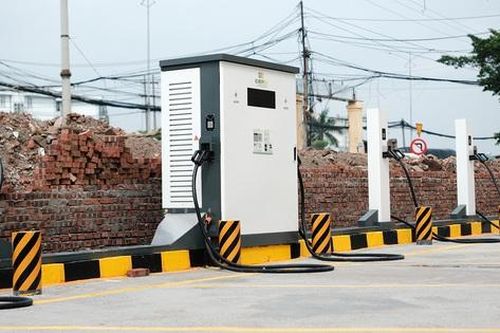 EverSolar kinh doanh trạm sạc nhượng quyền từ VinFast