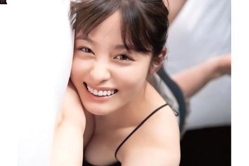 Diễn viên phim Nhật lộ ảnh nóng với bạn trai, say xỉn đánh đập hơn 8 nhân viên