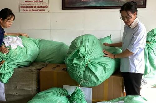 Trung tâm Vì sự Phát triển Phụ nữ Bắc Trung Bộ kịp thời hỗ trợ người dân sau bão số 6