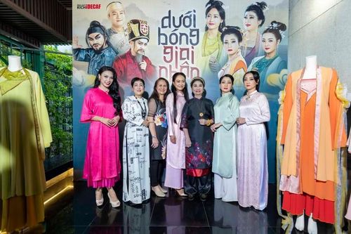Hồng Ánh vào vai Thúy Kiều trong vở kịch 'Dưới bóng giai nhân'