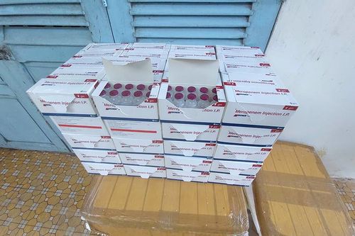 Phát hiện vụ vận chuyển trái phép 1.000 chai thuốc bột qua biên giới