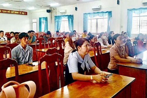 Tri Tôn tập huấn an toàn vệ sinh thực phẩm cho cơ sở kinh doanh dịch vụ ăn uống