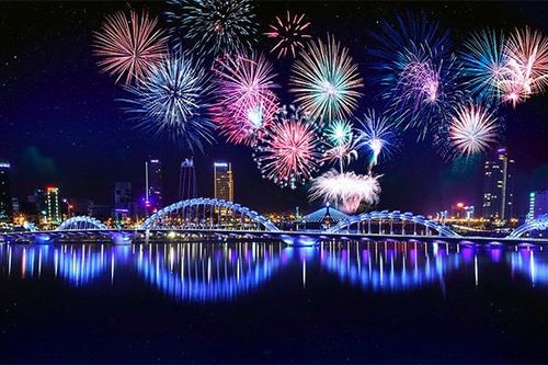 Bắn pháo hoa tại 3 điểm mừng 50 năm Giải phóng thành phố Đà Nẵng