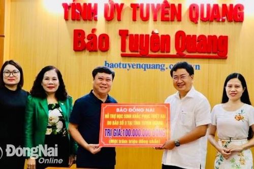 Báo Đồng Nai trao học bổng tại tỉnh Tuyên Quang và tham quan, làm việc với Báo Tuyên Quang