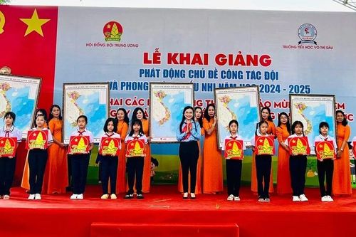 Cuộc vận động 'Tự hào một dải non sông': Khơi dậy lòng yêu nước trong thế hệ trẻ
