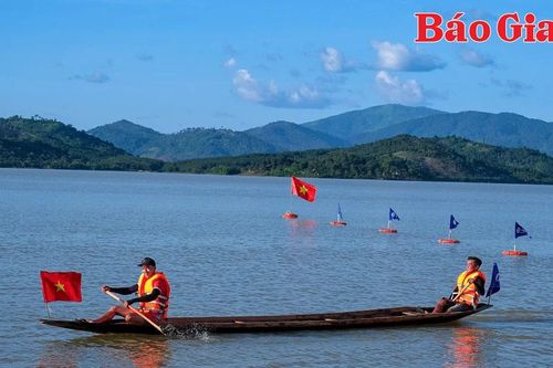 Hội đua thuyền độc mộc trên sông Pô Cô: Sẵn sàng trước 'giờ G'