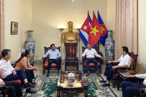 Bí thư Tỉnh ủy Đặng Xuân Phong thăm và làm việc tại Đại sứ quán Việt Nam tại Cuba