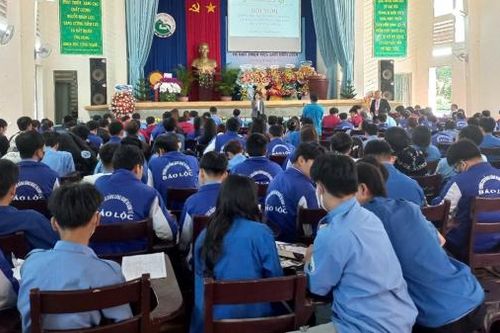Hơn 300 sinh viên tham gia ngày hội thông tin thị trường lao động và giới thiệu việc làm năm 2024