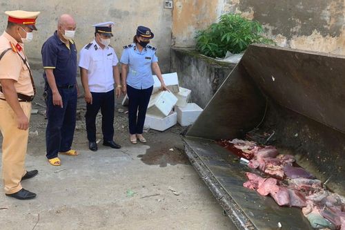 Phát hiện, xử lý 4 chủ phương tiện vận chuyển nội tạng thực phẩm không đảm bảo an toàn vệ sinh thực phẩm