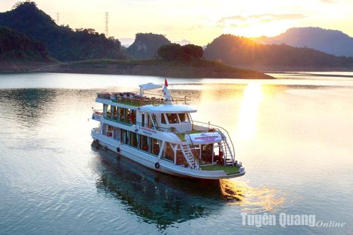 Na Hang đưa du thuyền Phượng Hoàng vào hoạt động