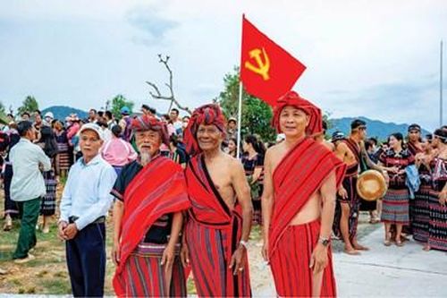 Già làng, người có uy tín - Cầu nối cho hành trình giảm nghèo