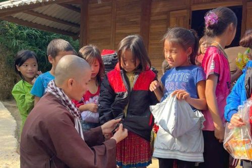 Chương trình Áo ấm vùng Tây Bắc cho học sinh nghèo tại 2 tỉnh Điện Biên và Lai Châu
