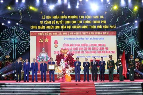 Thái Nguyên: Huyện Định Hóa đón bằng công nhận đạt chuẩn nông thôn mới