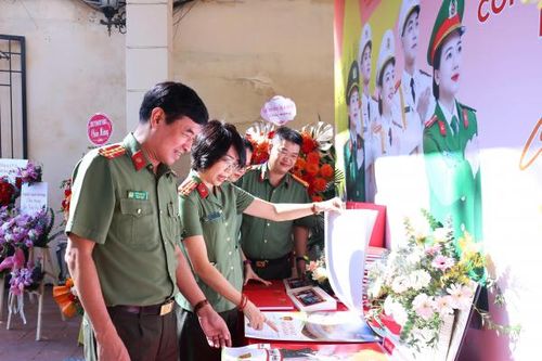 Lịch Công an Nhân dân năm 2025 rộn ràng 'vào mùa'