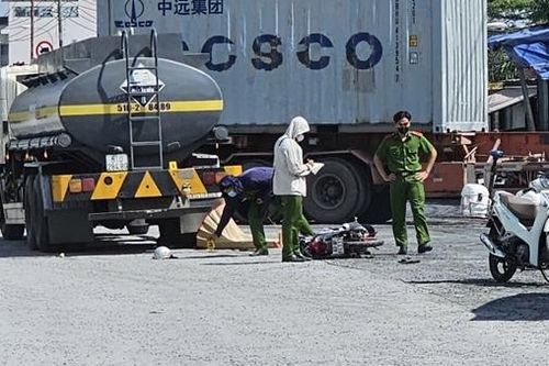 Va chạm với xe bồn, 2 người thương vong trên con đường đang trải nhựa